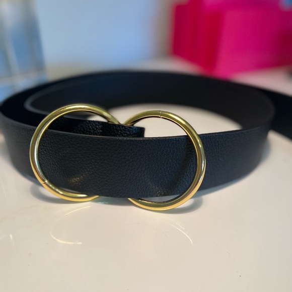 Accessories - Black leather belt with gold circle buckle